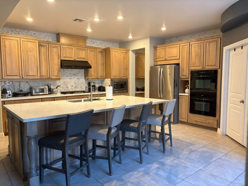 roommates in Undisclosed, Henderson, NV 89011 Private full bathroom with each bedroom! Newly updated bedrooms, high speed internet, fully equipped kitchen, laundry, home gym, office nook  Gated community, close to grocery stores, gym, etc (id. 26732) - cirtru.com