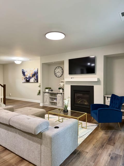 roommates in Undisclosed, Marietta, GA 30008 Modern Furnished Marietta Rooms | 1 Gig Fiber, Smart Locks, Security System, Parking & Private Patio (id. 39215) - cirtru.com
