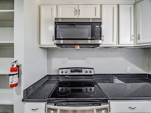 SuperHost Home with Awesome Deck & Great Outdoor Living in Fort Worth (id. 923)