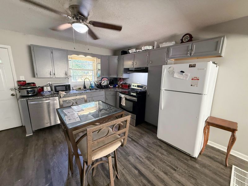 roommates in Undisclosed, Raytown, MO 64133 Live in Raytown (id. 19751) - cirtru.com