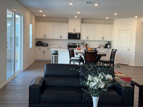 Beautiful Peaceful Rooms in a Safe Newer Neighborhood (id. 31678)