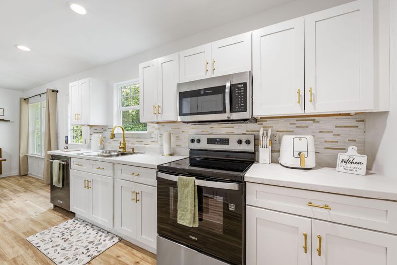 roommates in Undisclosed, Charlotte, NC 28214 Close to the CLT International Airport 2 minute walk to public transport (Bus stops) Affordable Luxury. Each room is specially designed and decorated.  TVs in each room. (id. 15297) - cirtru.com