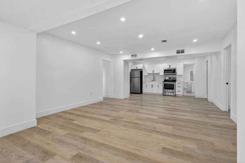roommates in Undisclosed, Miami, FL 33142 Homey & Spacious Room in Central Miami (id. 15068) - cirtru.com