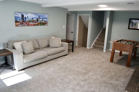 Freshly renovated home in a quiet neighborhood (id. 32013)