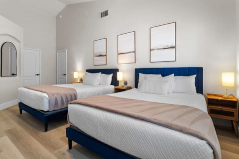 roommates in Undisclosed, North Las Vegas, NV 89032 6 Bedrooms with Utilities Included! Extra Amenities: Movie Room, Spa, and More! (id. 17958) - cirtru.com