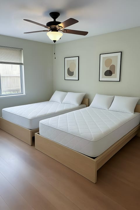 Like New!  Live close to i10 and on the bus line (id. 18184)