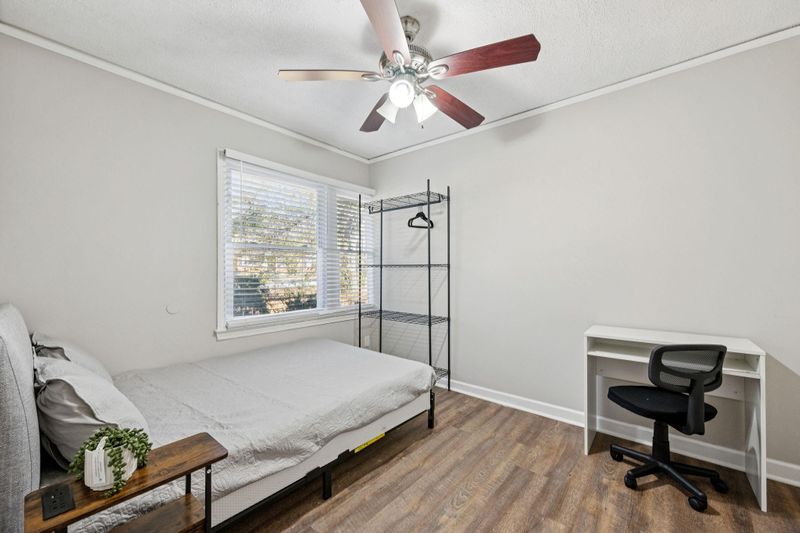 roommates in Undisclosed, East Point, GA 30344 *NEW Listing* in East Point! Don't Miss Out on this quaint property with hardwood floors, ceiling fans and desks! (id. 24355) - cirtru.com