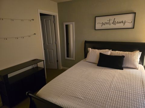 Private Room in 3Bed.2.5Bath