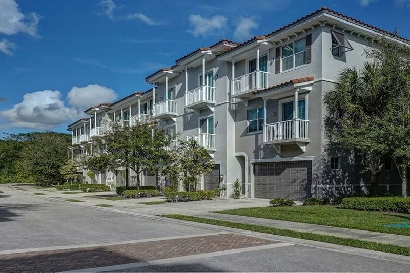 roommates in Delray Beach Private Room in 4Bed.2.5Bath - cirtru.com