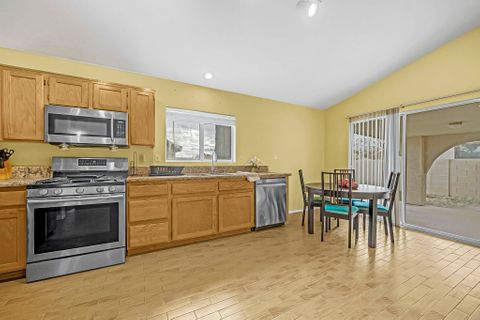 Don't Miss Out! Beautiful Rooms In North Las Vegas Now Available. (id. 6917)