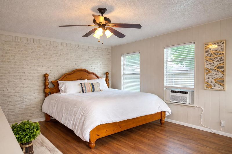 roommates in Undisclosed, Arlington, TX 76014 King + Queen Rooms • In-Unit Laundry • Fast WiFi • Great Price (id. 12754) - cirtru.com
