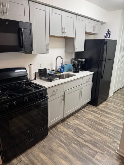 2 Bedroom Apartment in Congress Heights (id. 39748)