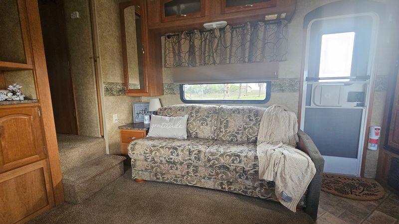 roommates in Victoria Entire Place 1Bed.1Bath - cirtru.com