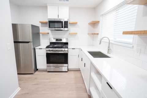 North Austin Convenience: Live Near Transit, Groceries, and Work (id. 16060)