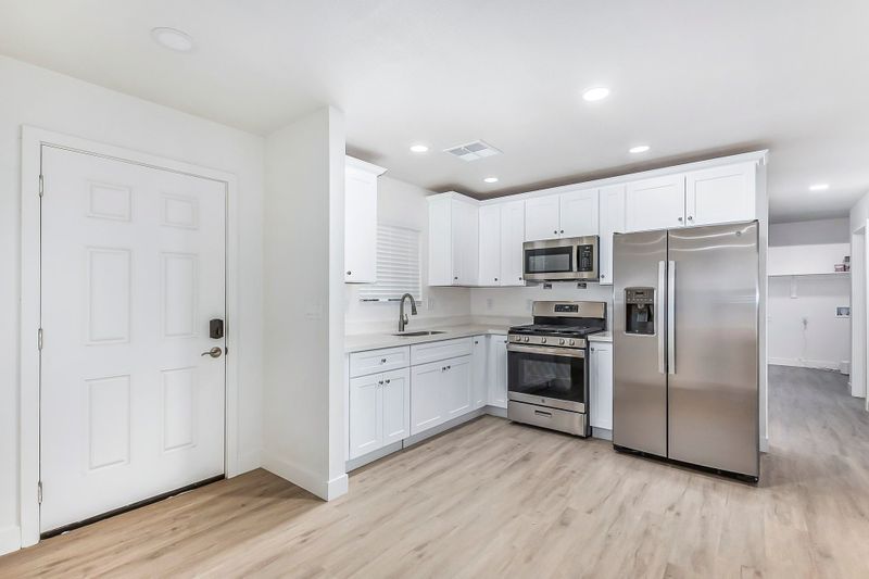 roommates in Undisclosed, Phoenix, AZ 85019 Phoenix House with Dining area. Comfortable & newly-renovated (id. 3071) - cirtru.com