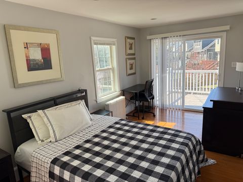 Live in Sixteenth Street Heights (id. 31741)