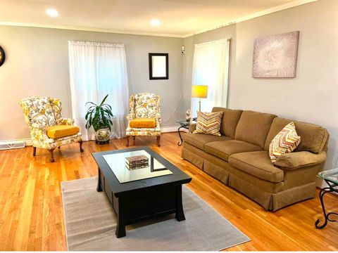 Fully Furnished Rooms   Five Minutes From Charlotte Douglas Airport  SmartTV in Every Room  Monthly Cleaning of Shared Space (id. 10618)