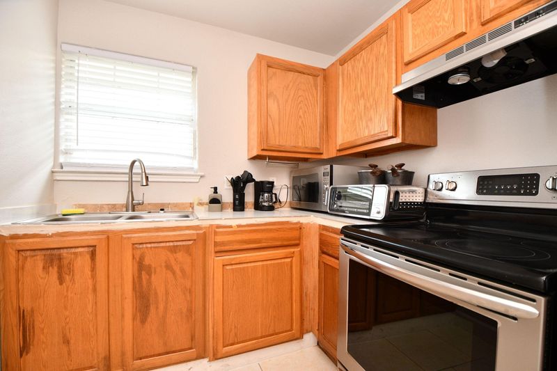 roommates in Undisclosed, Houston, TX 77033 Comfort, Connection & Convenience – Houston Co-Living (id. 22849) - cirtru.com