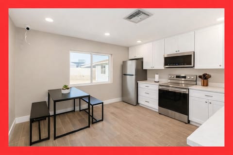 Modern South Phoenix Co-Living | Utilities & WiFi Included | Experienced, Responsive Host (id. 21508)