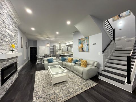 Fountain Square Home (id. 30324)