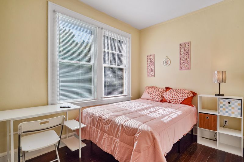 Gold Key Host Modern CoLiving: Quality, Comfort, Clean & Safe |  Furnished Rooms w/ TV, Desk, Mini Fridge |  3 Baths |  Full Kitchen |  Parking |  Laundry |  Lounge (id. 10774)