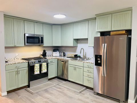 Hawaiian Paradise Retreat - 9-min Walk to Beach (id. 15158)