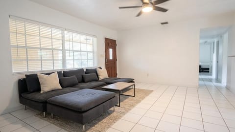 Private Room Near Conway Rd | ultra-Fast WiFi7 + Mini Fridge in Room! (id. 43367)