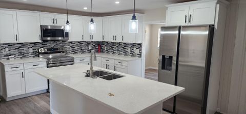 Newly-renovated & beautiful Lakeland metro/ Mulberry House with Dining area (id. 12439)