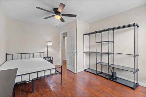 roommates in Undisclosed, Dallas, TX 75227 Comfortable Property With low number of members, close to public transportation and Walmart! (id. 17643) - cirtru.com