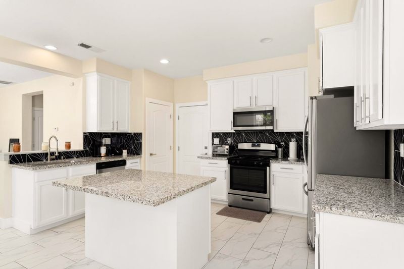 roommates in Undisclosed, Sacramento, CA 95835 Natomas Living!   in a Quiet, Save , Clean Home (id. 19173) - cirtru.com