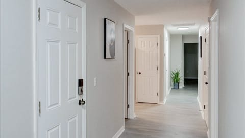 roommates in Undisclosed, Sarasota, FL 34234 Modern Sarasota Living – Renovated Newton Home, Minutes from Downtown (id. 18755) - cirtru.com
