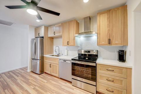 Beautiful & newly-renovated Scottsdale House (id. 5347)