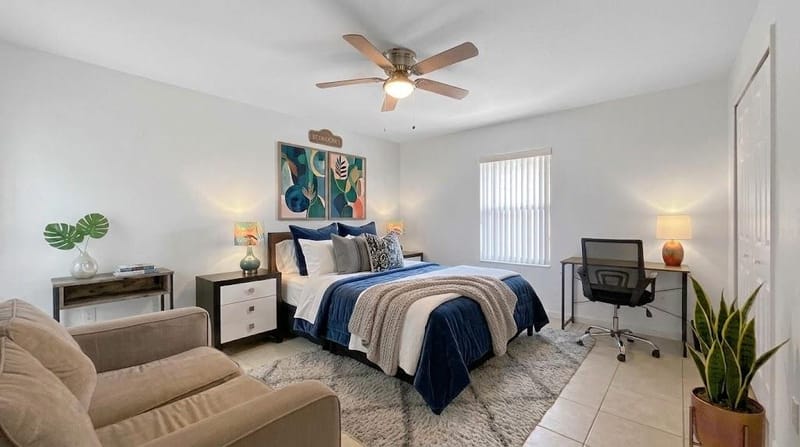 CypreModern Queen Rooms Near Publix Plaza  | TV, Mini Fridge & Fast WiFi Includeds (id. 35111)