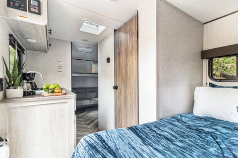 NEW Listing  Live ALONE! Smart TV, high-speed wifi, PRIVATE (id. 31647)