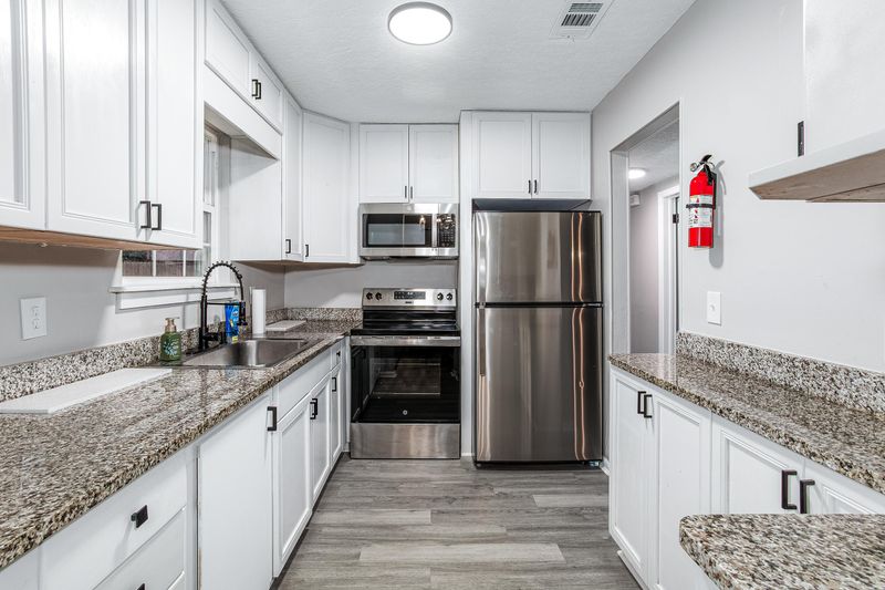 roommates in Undisclosed, Jacksonville, FL 32210 Sweetwater home with screened patio and large backyard (id. 9633) - cirtru.com