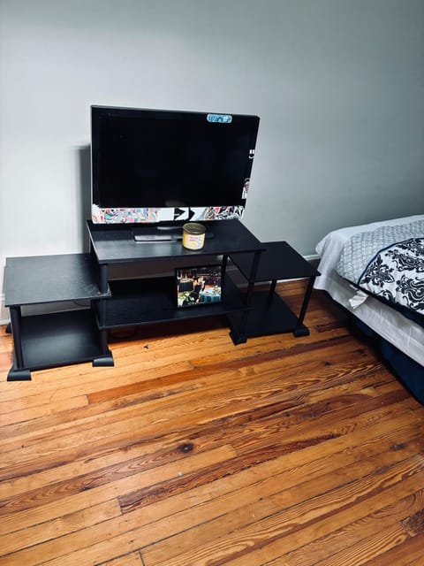 roommates in Undisclosed, Baltimore, MD 21224 Private Furnished Room Greektown Home (id. 46227) - cirtru.com