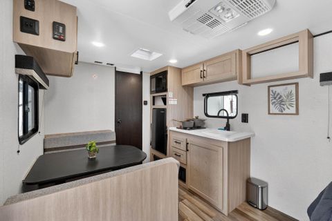 NEW  Private Unit near downtown (id. 24621)