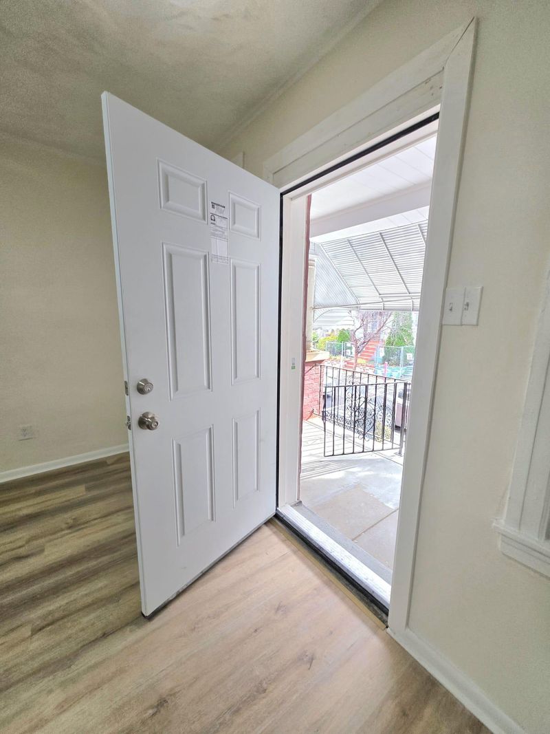 Live in North Philadelphia (id. 33837)