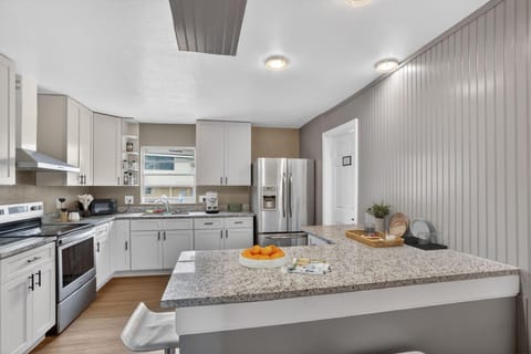 Modern Co-Living in Orlando |  Free Utilities & Fast Wi-Fi |  Close to Transit. (id. 35923)
