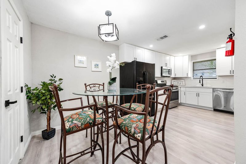 roommates in Undisclosed, Houston, TX 77051 Close to the Texas Medical Center & NRG Stadium! Bright, quiet neighborhood, move-in ready. (id. 31925) - cirtru.com