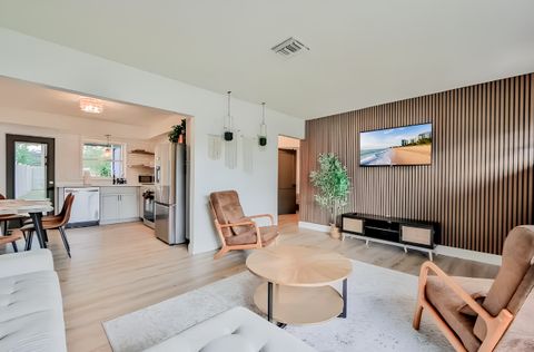 Luxury Sarasota Oasis Close to Beach with large rooms! (id. 19183)