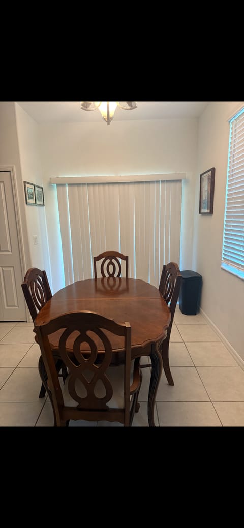 roommates in Holiday Entire Place 2Bed.2.5Bath - cirtru.com