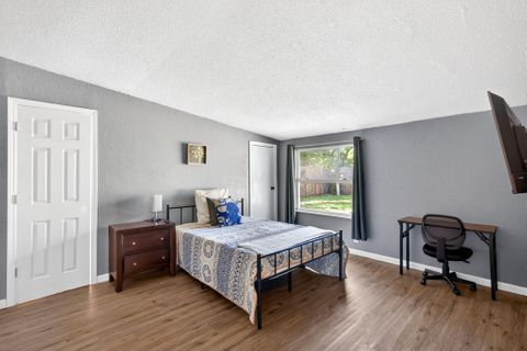Comfortable & Affordable Living in Central Port Charlotte (id. 33483)