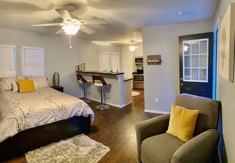 roommates in Fort Worth Furnished, Pet-Friendly Cottage - cirtru.com