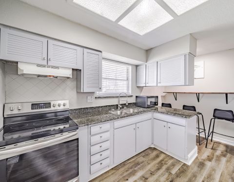 Wolf Creek Home, a 5 minute walk to transit stop Camp Wisdom at Greenspan - E - FS (id. 1451)