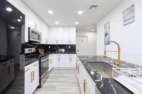 roommates in Undisclosed, Las Vegas, NV 89106 Newly-renovated & beautiful Las Vegas House with Backyard (id. 6136) - cirtru.com