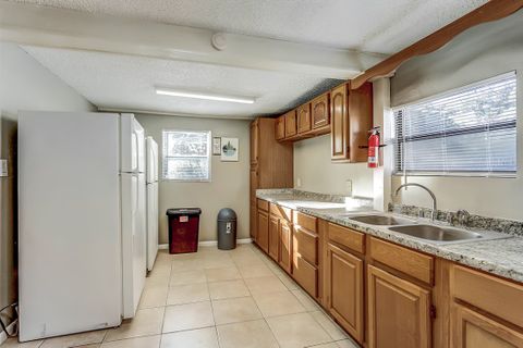 roommates in Undisclosed, Jacksonville, FL 32218 Live in Highlands, a 4 minute walk to transit stop Monaco Dr. & Pheasant Dr. (id. 1305) - cirtru.com