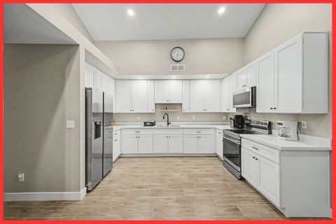 Renovated Mesa Home |  Private Bathroom &  Mini Fridge Options |  Utilities & WiFi Included |  Professional & Responsive SuperHost (id. 33591)