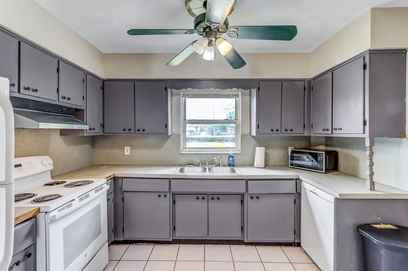 Jacksonville House with Dining area. Spacious & comfortable (id. 3832)