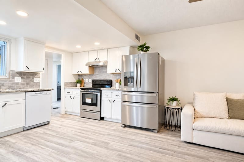 New Furnished Rooms  2 GIG Wi‑Fi  Free Laundry  Full Kitchen  Weekly Pay  Parking  Secure Entry  Clean & Quiet  Top Rated Host  Move‑In Ready Today! (id. 19249)